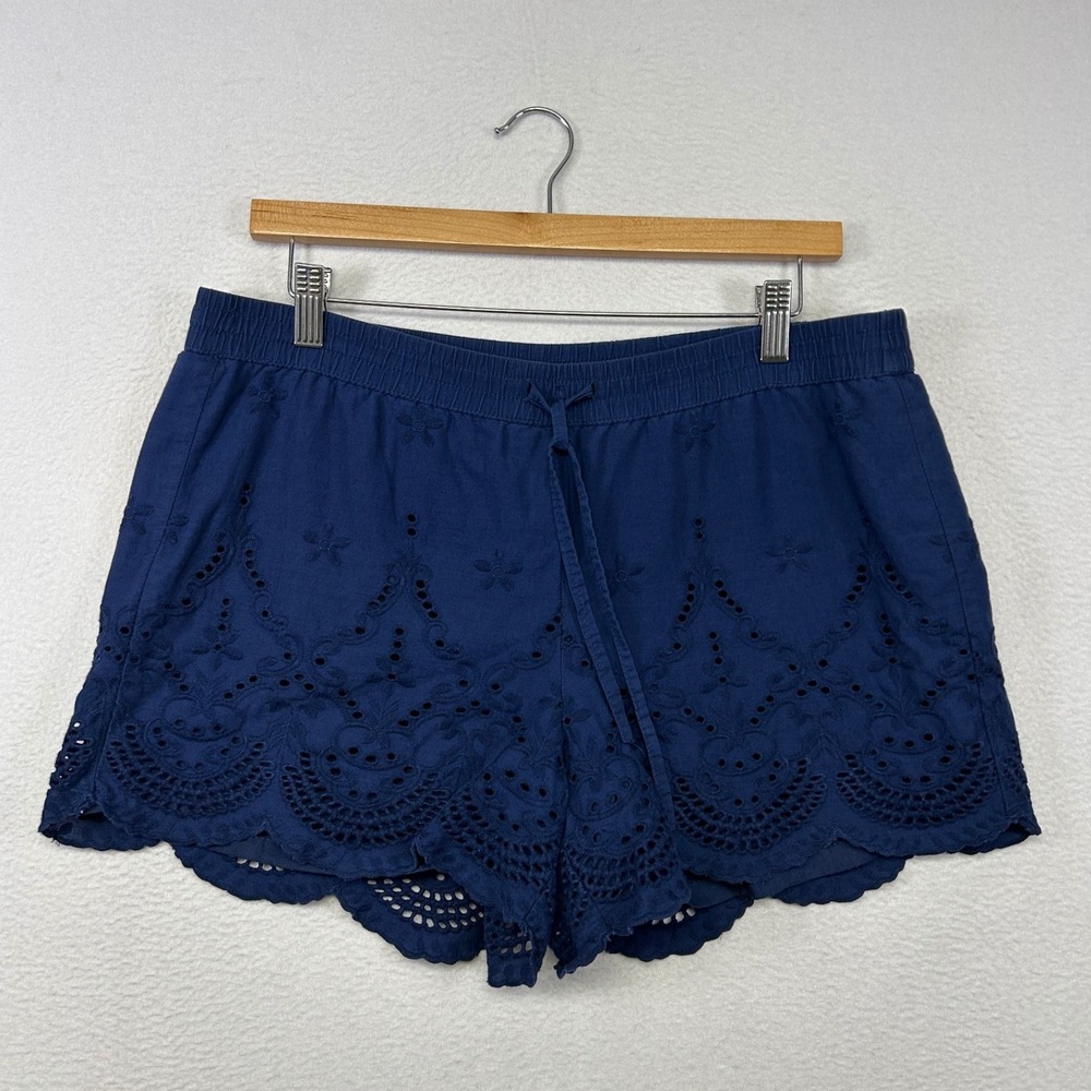 Boho Coastal a.n.a A New Approach Womens Medium Navy Eyelet Scalloped Shorts